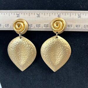 Norma Jean Gold Tone Dangle‎ Earrings Hammered Leaf Drop Clip On Statement Vtg